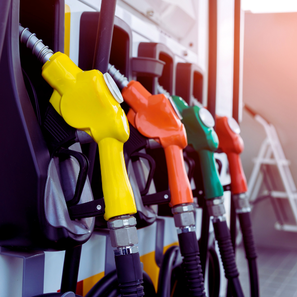 El octanaje mide la capacidad de la gasolina para resistir la detonación prematura en el motor, también conocida como “knock” o “golpeteo”.