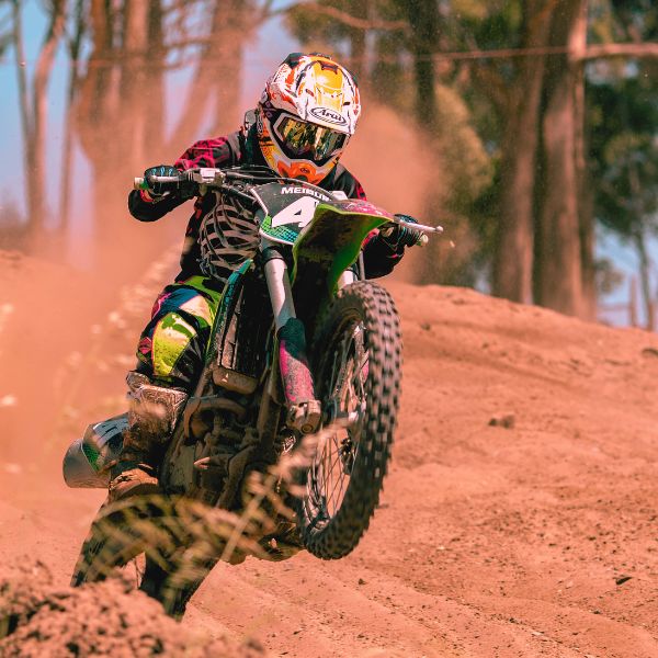 Usar un aditivo de octanaje adecuado en motocicletas y autos de alto rendimiento puede mejorar la potencia y la eficiencia del motor, siempre y cuando se elija un producto de calidad como Berryman Octane Booster Fuel Treatment.